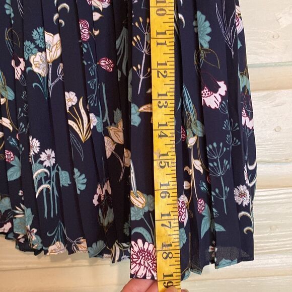 Loft Valley Dark Floral Silky Pleated Skirt Women’s 27 Inch Waist Loft SZ 0 - Picture 9 of 12